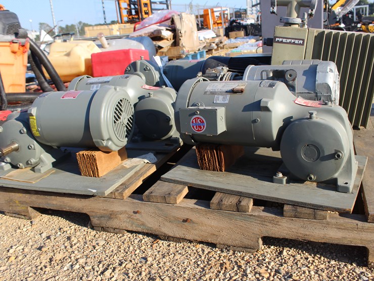 #8176-•-pallet-of-electric-motors-image-2