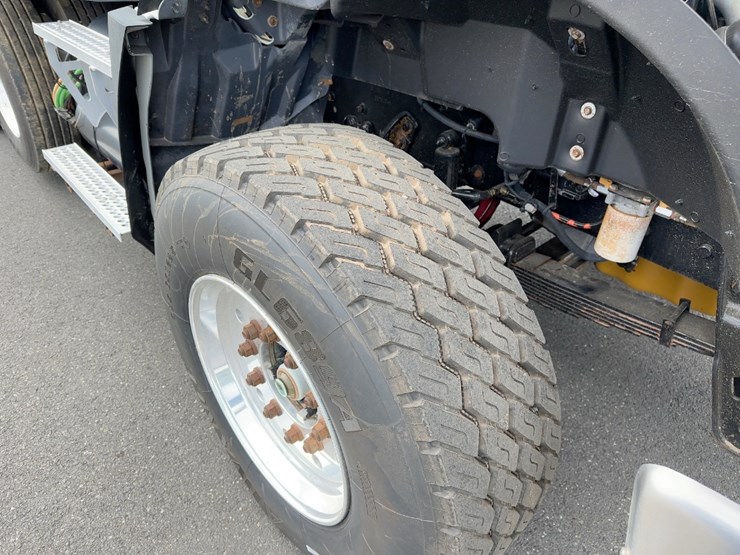 2014-caterpillar-ct660-image-12