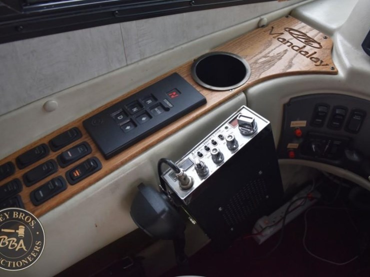2006-thor-motor-coach-mandalay-40e-38083-image-48