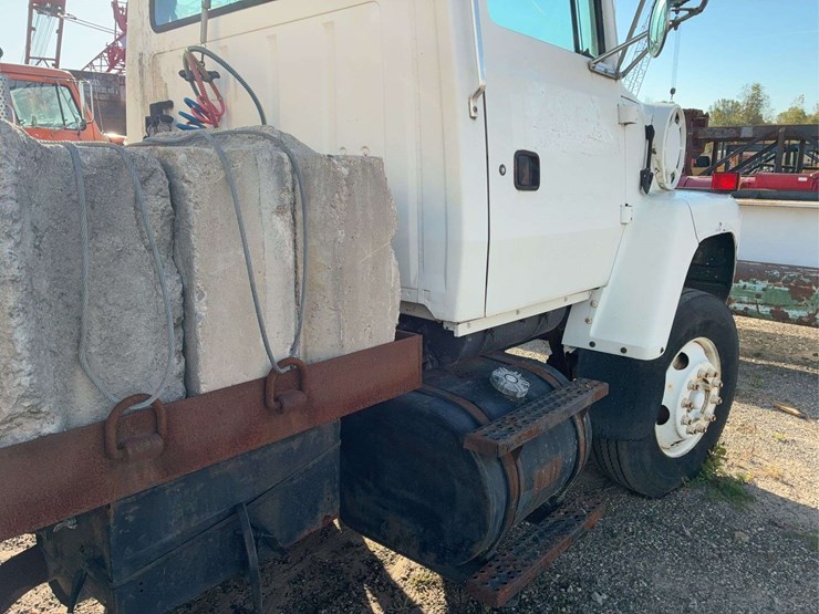 1997-ford-n-series-truck-with-truck-mounted-attenuator-(tma)-with-lindsay-barrier-systems-inc.-u-mad-cartridge-(crash-cushion)-image-15
