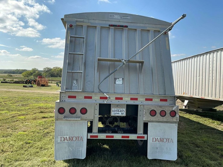 2011-dakota-mfg-trailer-image-12