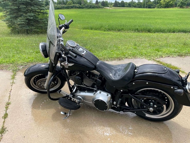 2010-harley-davidson-fatboy-image-2