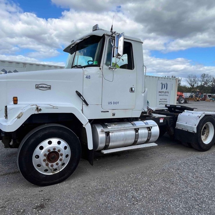 2001 Volvo Road Tractor