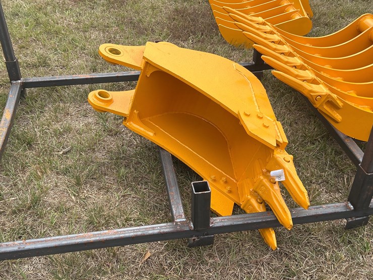 caterpillar-305-image-1