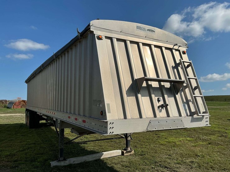 2011-dakota-mfg-trailer-image-4