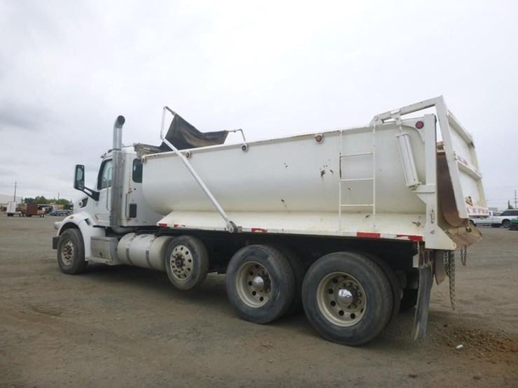 2019-peterbilt-567-image-7