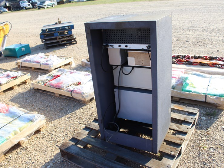 #8179-•-pallet-with-capacitance-measuring-assembly-image-3