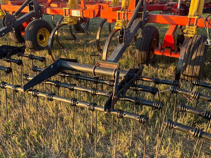 54’-bourgault-chisel,-12”-space,-heavy-harrows,-note:-hitch-slightly-bent-in-one-spot,-doesn’t-affect-performance-of-machine-as-hitch-is-floating.-image-40