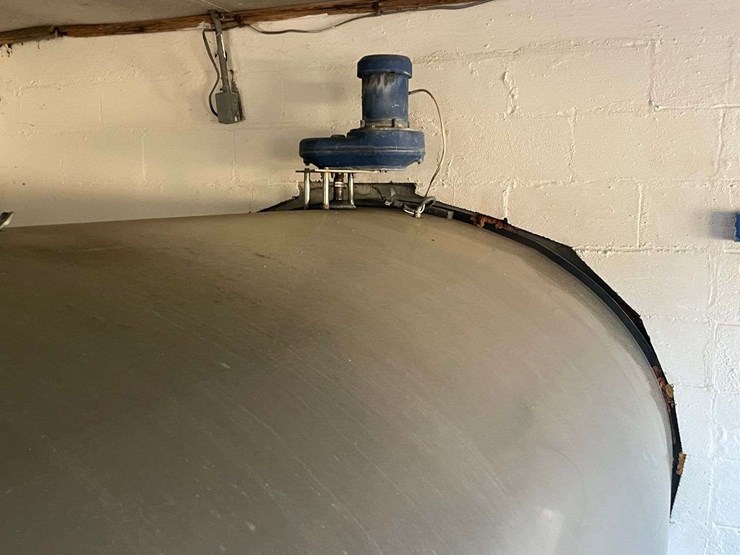 mueller-2000-gallon-milk-tank-image-21