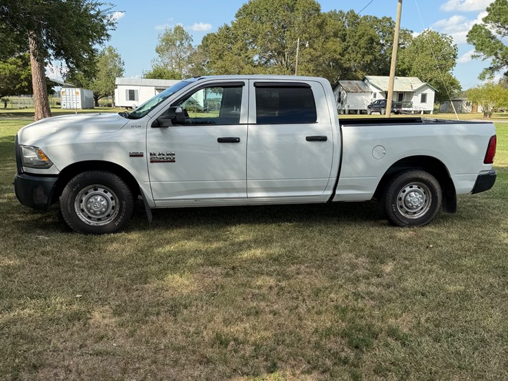 #97-•-2013-ram-2500-crew-cab-pickup-image-3