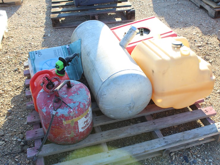 #8178-•-pallet-of-fuel-tanks-image-3
