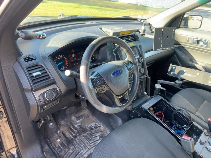 2017-ford-explorer-police-interceptor-image-18