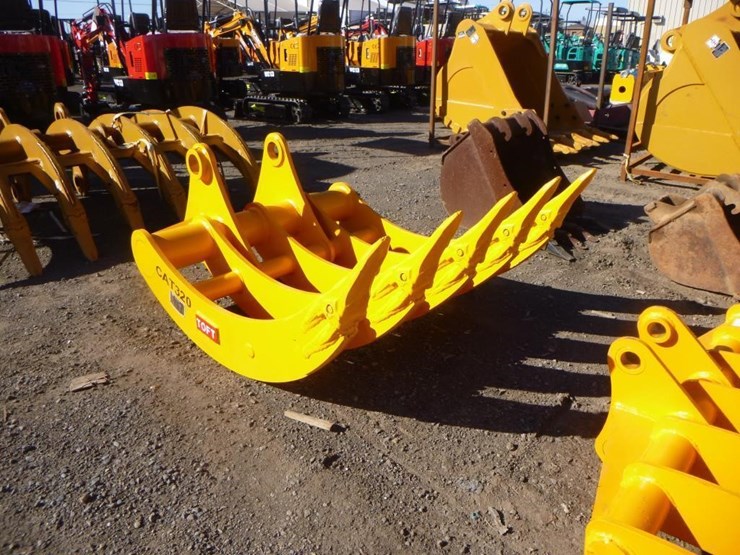 caterpillar-320-image-2