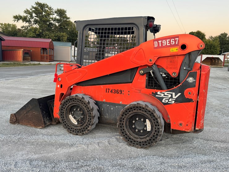 kubota-ssv65-image-5