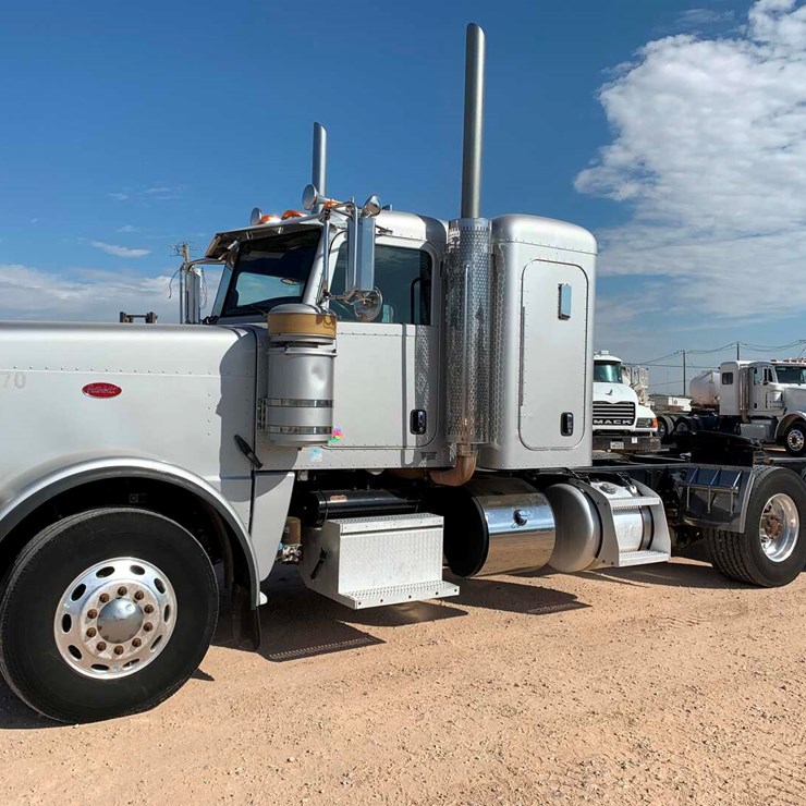 2013 PETERBILT 388