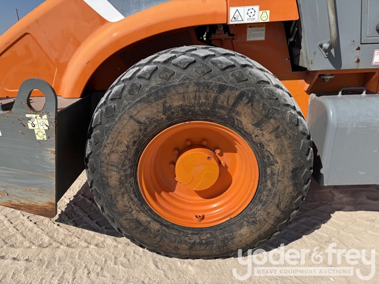 2018-xcmg-cv122pd-image-9