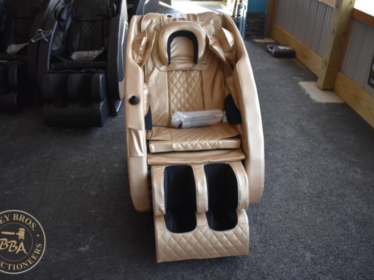 future-massage-chair-with-digital-remote,-serial-number-9303-image-1