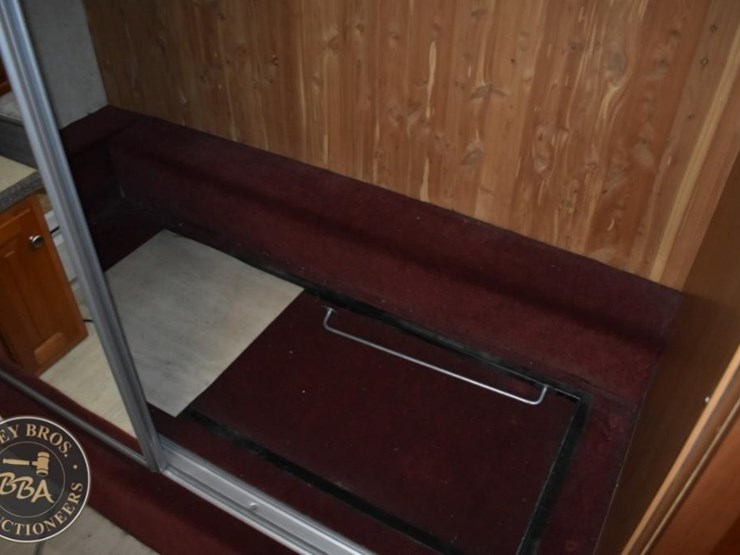 2006-thor-motor-coach-mandalay-40e-38083-image-89