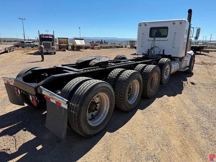 2012-peterbilt-367-image-23