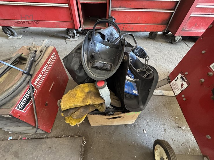 lot-of-welding-helmets,-gloves-&-accessories-lot-of-welding-helmets,-gloves-&-accessories-image-1