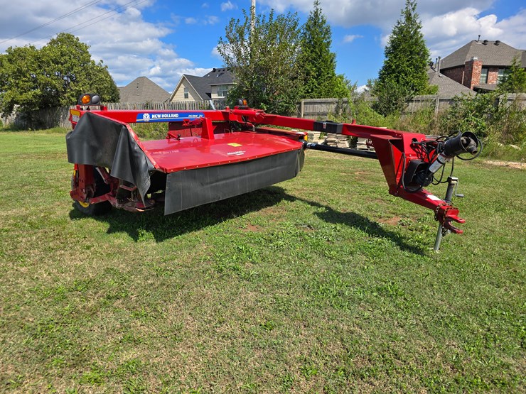 2023-new-holland-210-image-2