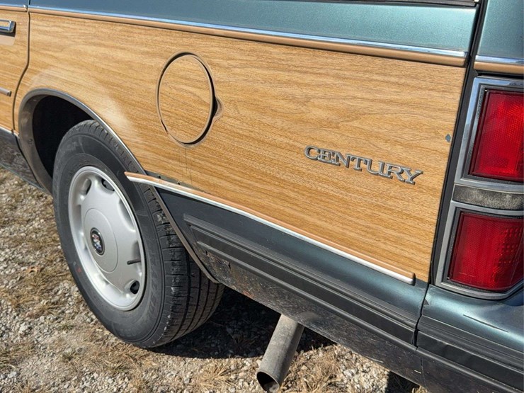 1194-buick-century-woody-station-wagon-image-11