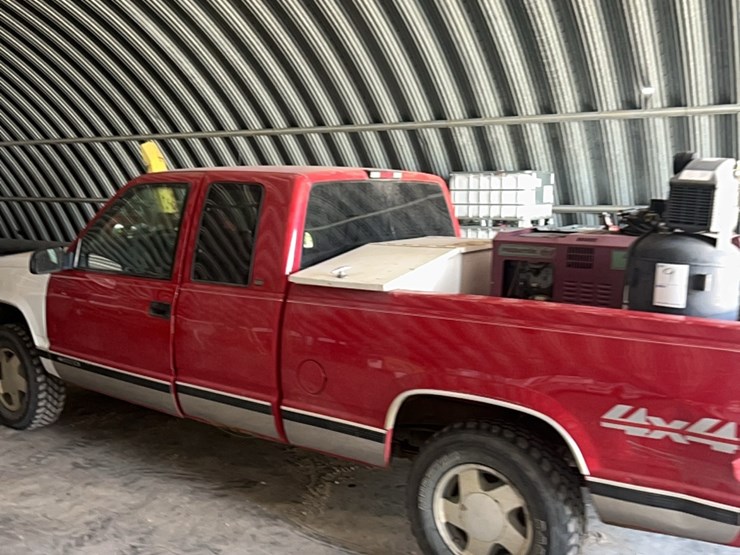 1998-chevrolet-half-ton-four-wheel-drive-pick-up,￼-showing-254,000-miles,-used-for-farm-service-pick-up,-works-great-image-31