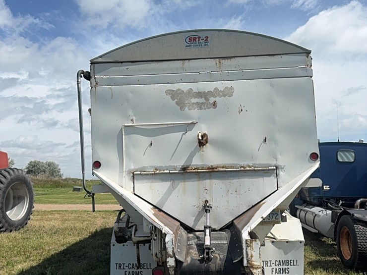 international-tri-axle-truck,-model-2200,--live-bottom,-detroit-diesel,-9-speed-manual,-roll-tarp-image-8