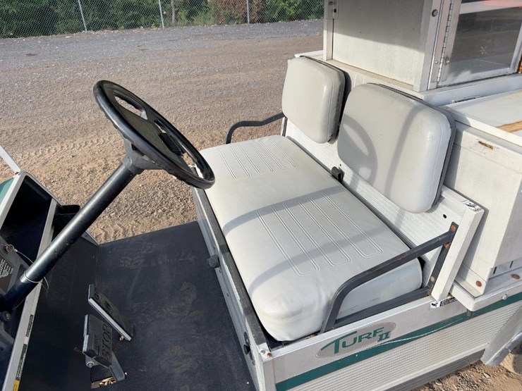 club-car-turf-ii-beverage-cart-image-15
