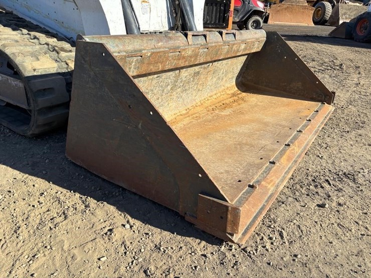 2022-bobcat-t740-image-10