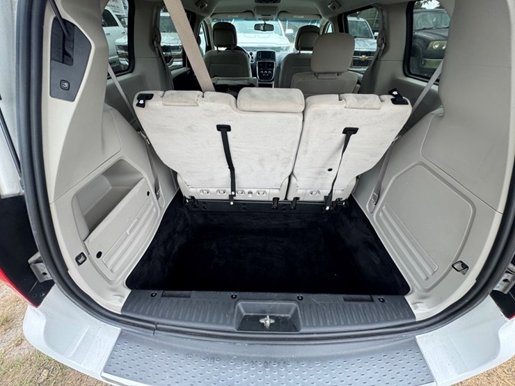2016-dodge-grand-caravan-sxt-image-8