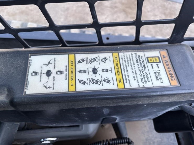 2022-bobcat-t740-image-23