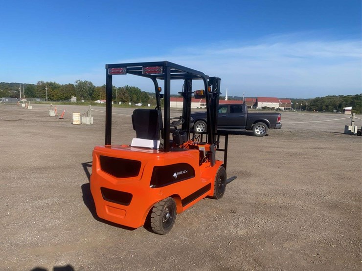 2-ton-electric-forklift-image-5
