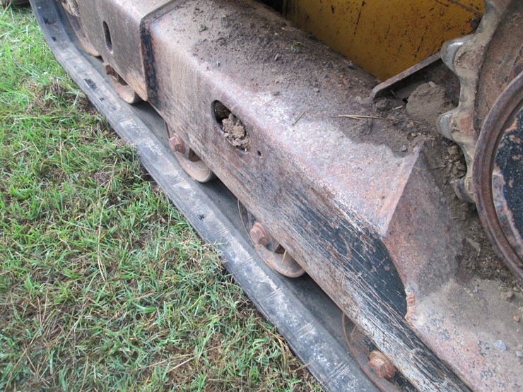 deere-323e-image-7