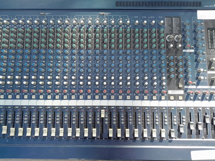 lot#-766-yamaha-mixing-console-and-sound-board-image-8