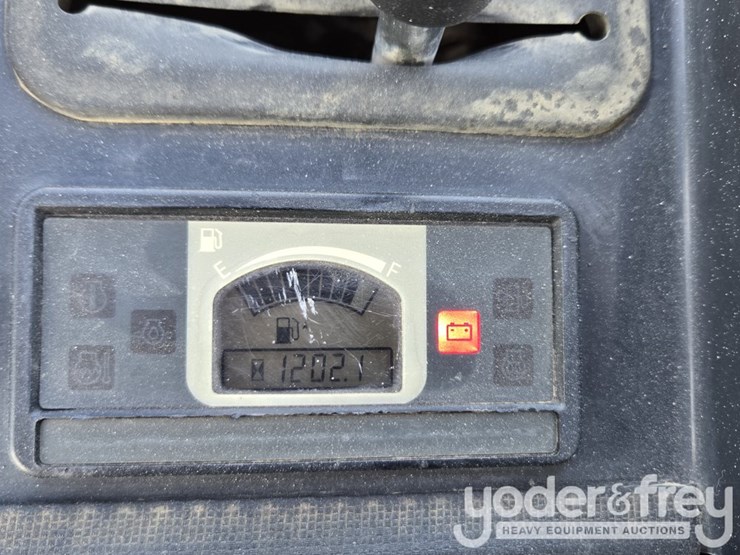 2022-deere-26g-image-60