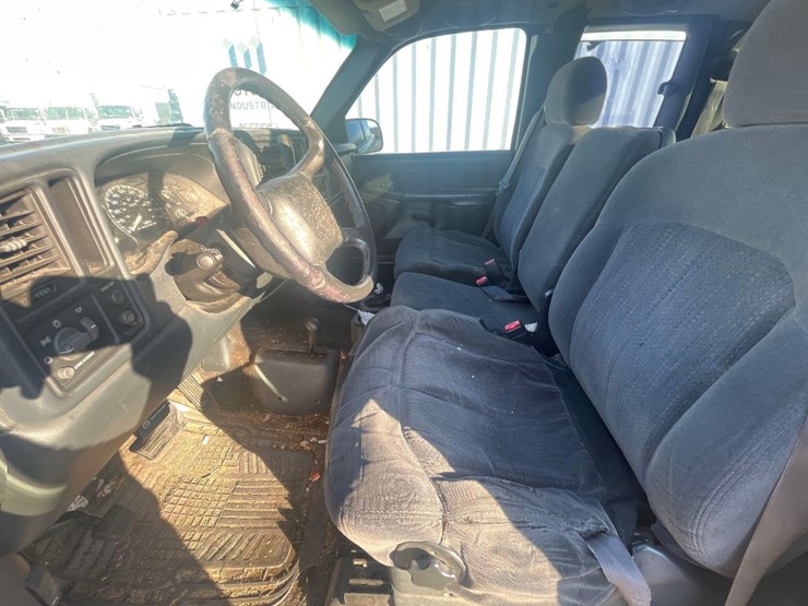 2002-chevroloet-silverado-pick-up-truck-image-8