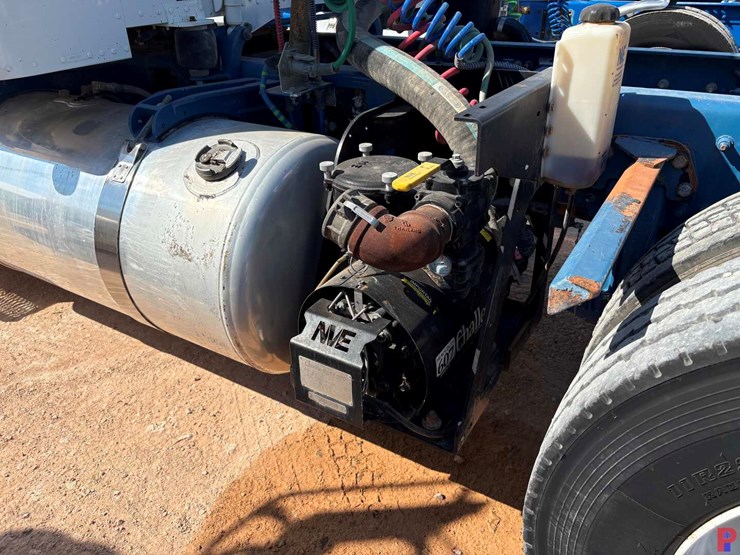 2012-peterbilt-367-image-18