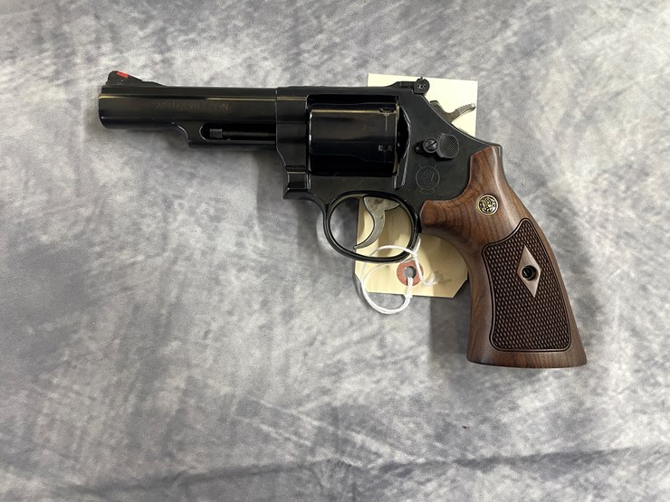 #4034-•-smith-&-wesson-model-19,-sn:-eet8002-image-3