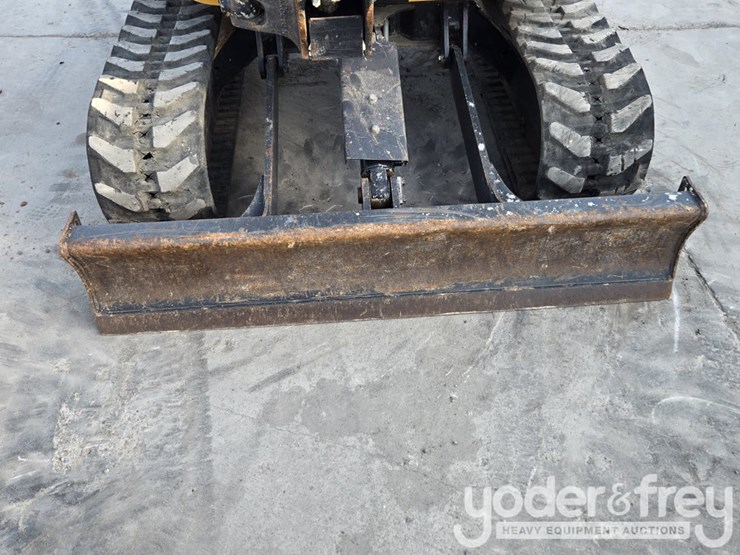2022-deere-26g-image-14