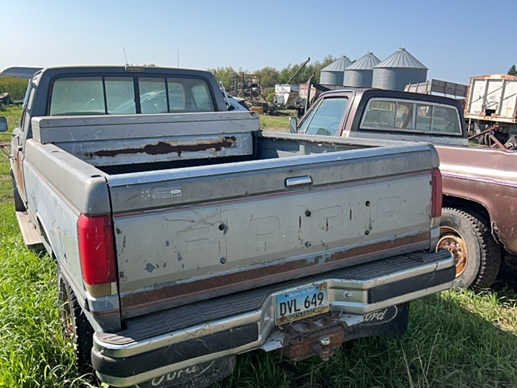 1987-ford-xlt-half-ton-lariat-four-wheel-drive-pick-up,-six-cylinder-gas,-lockouts,-believed-to-run,-didn’t-try-starting-it-image-16