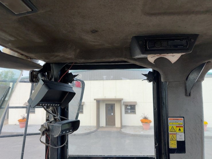 2011-caterpillar-938h-image-22