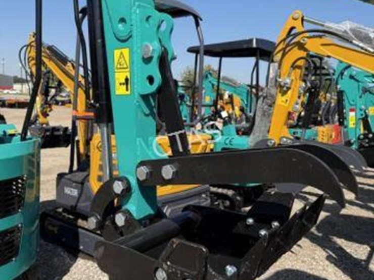 #85-•-mini-excavator---gas---model:-h15r-image-7
