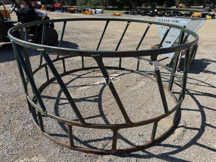 #204-•-round-bale-heavy--duty-steel-cattle-bale-feeder-image-3