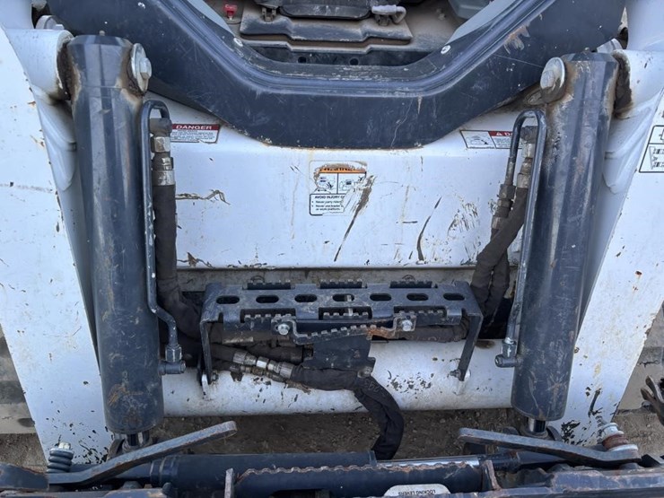 2022-bobcat-t740-image-12