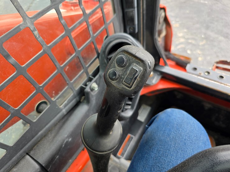 2019-kubota-ssv75-image-53