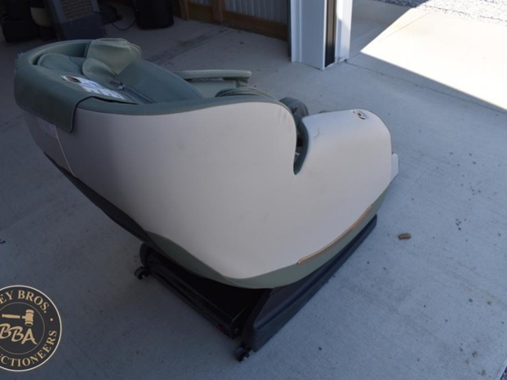 massage-chair-with-full-body-and-reclining-function-image-6