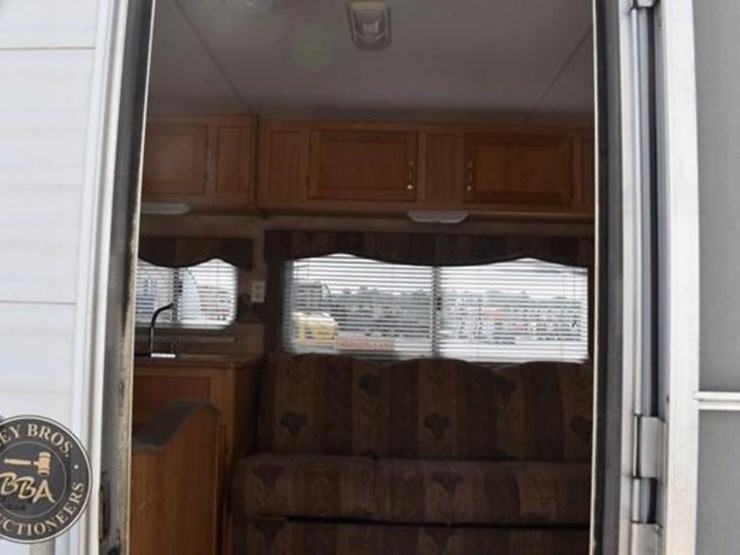 2004-keystone-rv-co-hornet-sport-27bs-38101-image-10