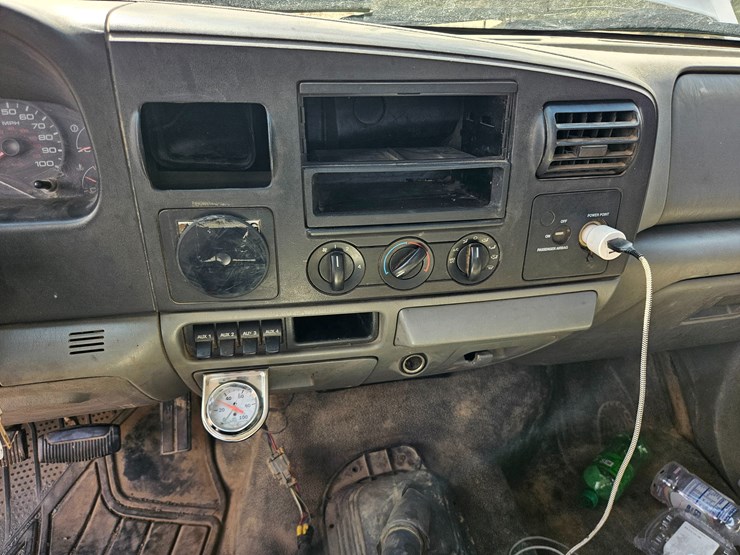 2005-ford-f550-image-43