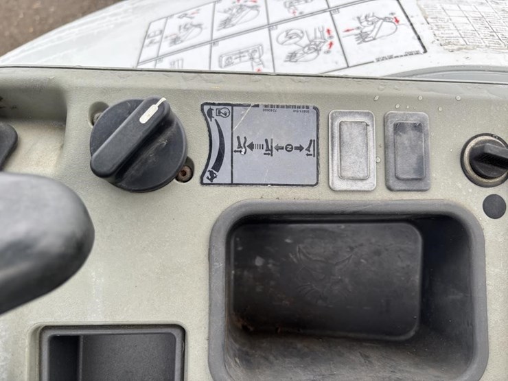 2019-bobcat-e32i-image-36